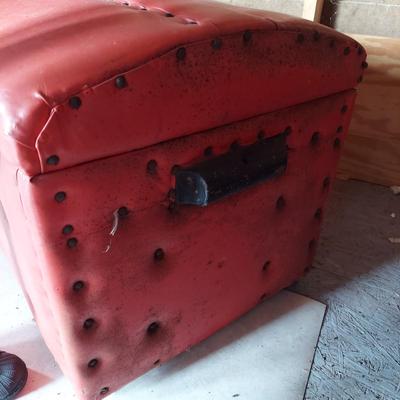 Red Vinyl Storage Chest (OB4-BBL)