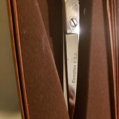 Junior Miss Hand Crank Sewing Machine, Fuller/Gingher/Antelope Scissors and More (M-KD)