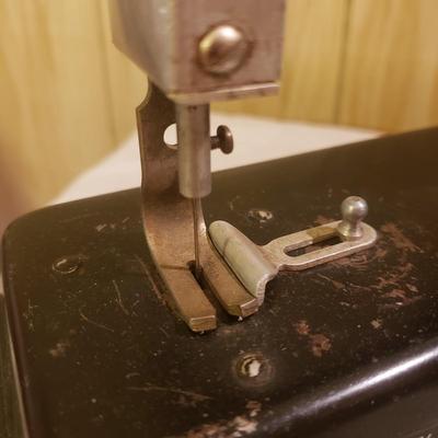 Junior Miss Hand Crank Sewing Machine, Fuller/Gingher/Antelope Scissors and More (M-KD)