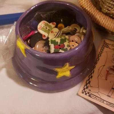 Junior Miss Hand Crank Sewing Machine, Fuller/Gingher/Antelope Scissors and More (M-KD)