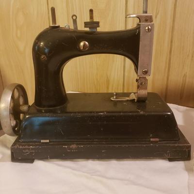 Junior Miss Hand Crank Sewing Machine, Fuller/Gingher/Antelope Scissors and More (M-KD)