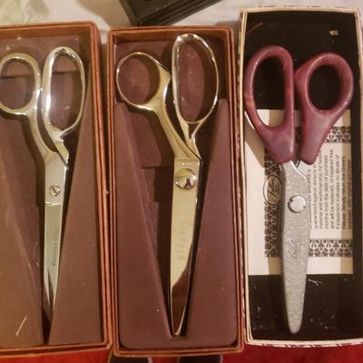 Junior Miss Hand Crank Sewing Machine, Fuller/Gingher/Antelope Scissors and More (M-KD)