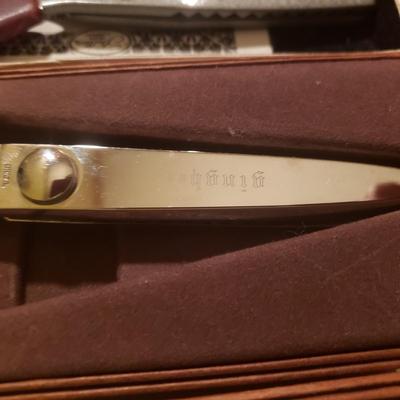 Junior Miss Hand Crank Sewing Machine, Fuller/Gingher/Antelope Scissors and More (M-KD)