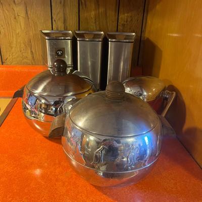 West Bend Penguin Hot/Cold Servers, Retro Canisters & Juicer (K-MG)