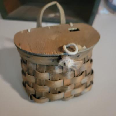 Outdoor Sports Decor and Books (O-DW)