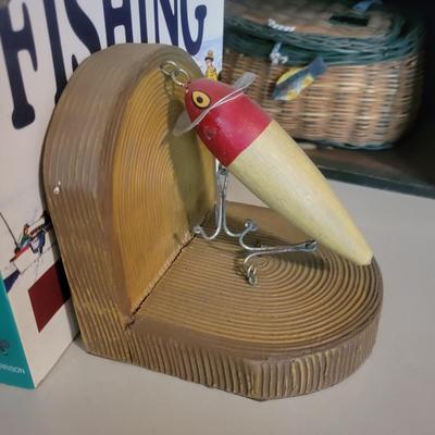 Outdoor Sports Decor and Books (O-DW)