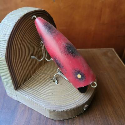 Outdoor Sports Decor and Books (O-DW)