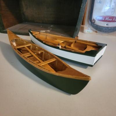 Outdoor Sports Decor and Books (O-DW)