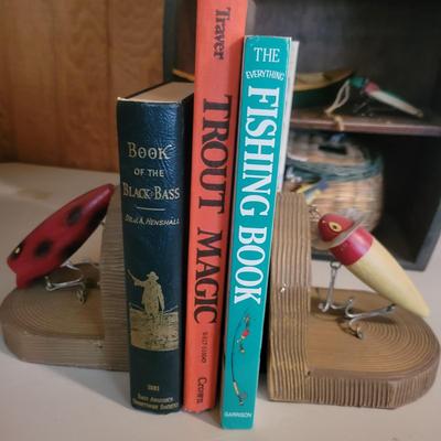 Outdoor Sports Decor and Books (O-DW)