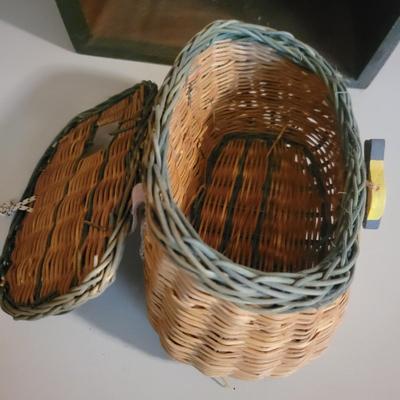 Outdoor Sports Decor and Books (O-DW)