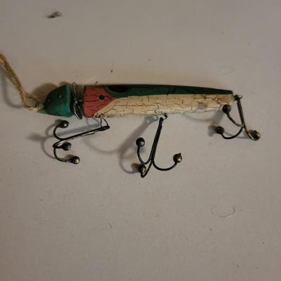 Outdoor Sports Decor and Books (O-DW)