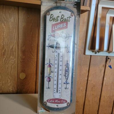 Outdoor Sports Decor and Books (O-DW)