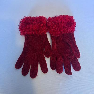 Gloves, Hats & Scarves (DR-MG)