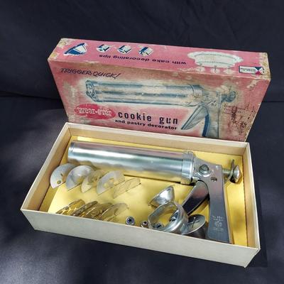 Vintage Kitchen Gadgets (OB4-BBL)