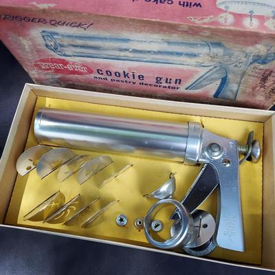 Vintage Kitchen Gadgets (OB4-BBL)