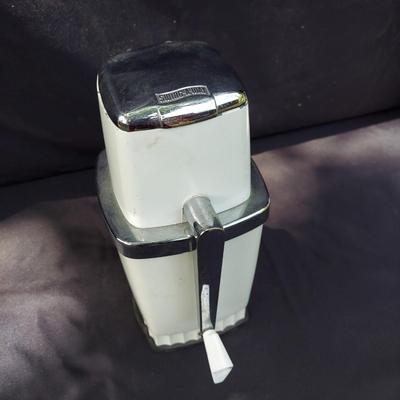 Vintage Kitchen Gadgets (OB4-BBL)