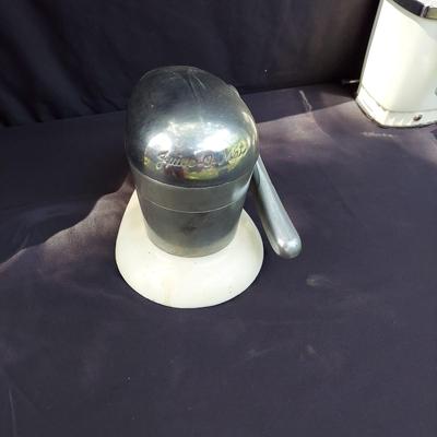 Vintage Kitchen Gadgets (OB4-BBL)