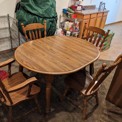 Dining Table and 4 chairs, 1 leaf