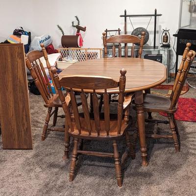 Dining Table and 4 chairs, 1 leaf