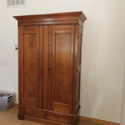 GORGEOUS ANTIQUE AMERICAN WALNUT WARDROBE