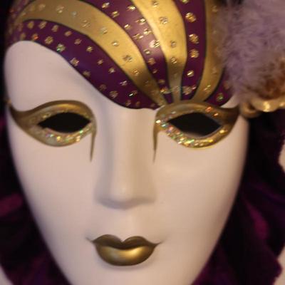 (2) Decorative Ceramic Mardi Gras Masks & (2) Mardi Gras Dolls
