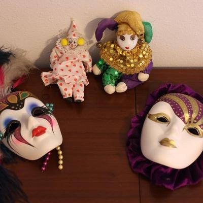 (2) Decorative Ceramic Mardi Gras Masks & (2) Mardi Gras Dolls