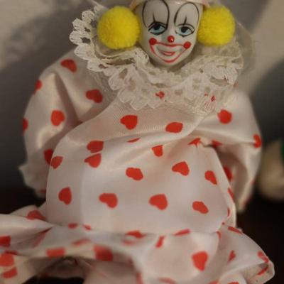 (2) Decorative Ceramic Mardi Gras Masks & (2) Mardi Gras Dolls