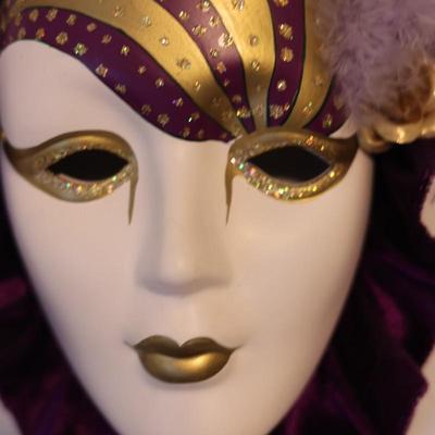 (2) Decorative Ceramic Mardi Gras Masks & (2) Mardi Gras Dolls