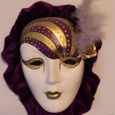 (2) Decorative Ceramic Mardi Gras Masks & (2) Mardi Gras Dolls