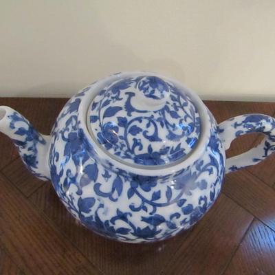 Williams Sonoma Teapot in Classic Blue and White- Approx 5