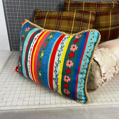 Mixed Lot of Throw Pillows 