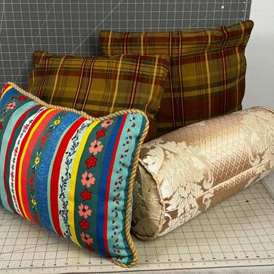 Mixed Lot of Throw Pillows 