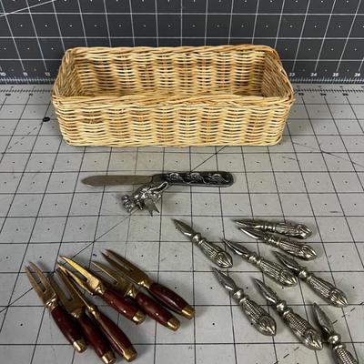 Bunch of Hor s d'oeuvers Forks