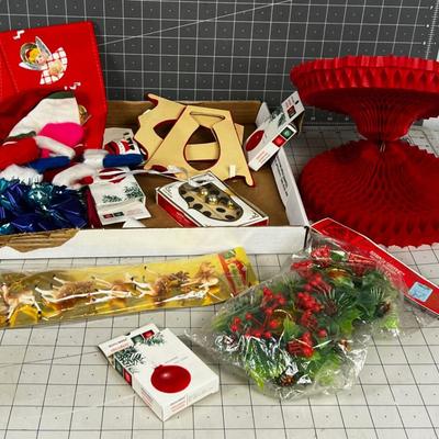 Vintage Christmas DÃ‰COR' Accordion Tissue Paper things