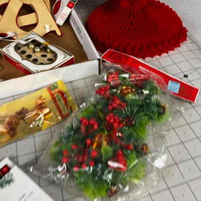 Vintage Christmas DÃ‰COR' Accordion Tissue Paper things