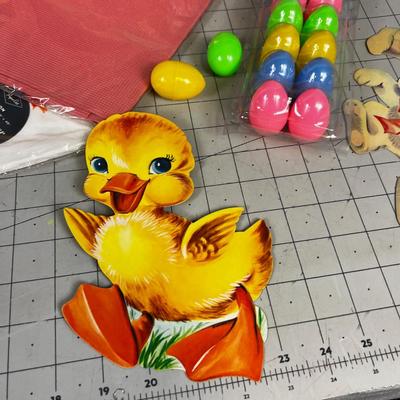 Vintage Easter Lot of DÃ©cor': Eggs, Cut outs, Window and Table Cloth