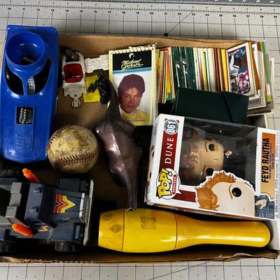 Tray of Vintage Toys: Baseball Cards, Baseball, Car, Dinosaur etc.