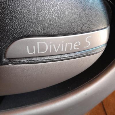 Brookstone massage chair uDevine S OSIM Recliner Feels great anytime!