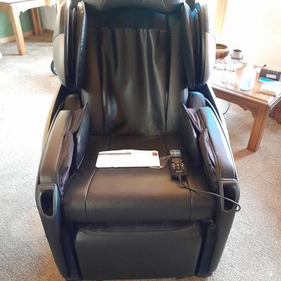 Brookstone massage chair uDevine S OSIM Recliner Feels great anytime!