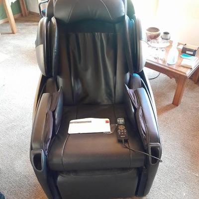 Brookstone massage chair uDevine S OSIM Recliner Feels great anytime!