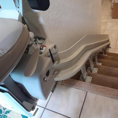 Bruno Independent Living Aids, INC. mechanical Elite Curve stair lift chair with 2 remote controls in WONDERFUL working condition