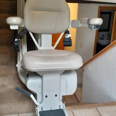 Bruno Independent Living Aids, INC. mechanical Elite Curve stair lift chair with 2 remote controls in WONDERFUL working condition
