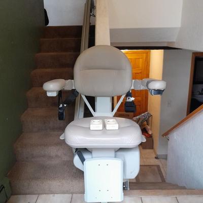 Bruno Independent Living Aids, INC. mechanical Elite Curve stair lift chair with 2 remote controls in WONDERFUL working condition