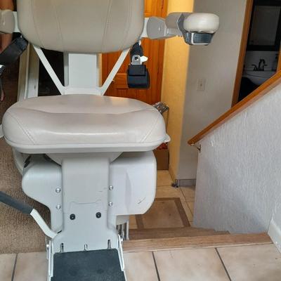 Bruno Independent Living Aids, INC. mechanical Elite Curve stair lift chair with 2 remote controls in WONDERFUL working condition
