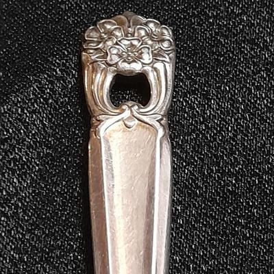 Beautiful Boxed 1847 Rogers Bros. Eternally Yours Flatware set for 8 >> 52 pieces. silverware