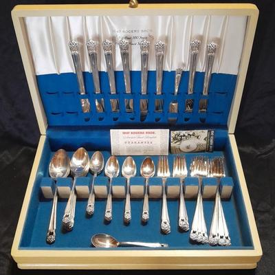 Beautiful Boxed 1847 Rogers Bros. Eternally Yours Flatware set for 8 >> 52 pieces. silverware