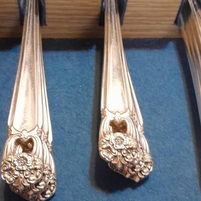 Beautiful Boxed 1847 Rogers Bros. Eternally Yours Flatware set for 8 >> 52 pieces. silverware