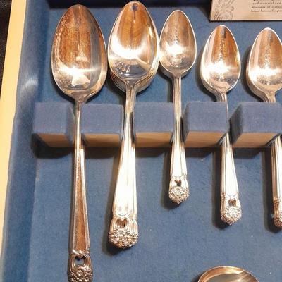 Beautiful Boxed 1847 Rogers Bros. Eternally Yours Flatware set for 8 >> 52 pieces. silverware