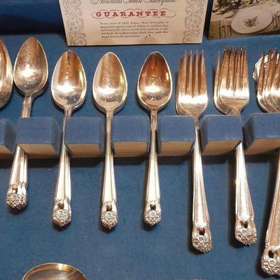 Beautiful Boxed 1847 Rogers Bros. Eternally Yours Flatware set for 8 >> 52 pieces. silverware