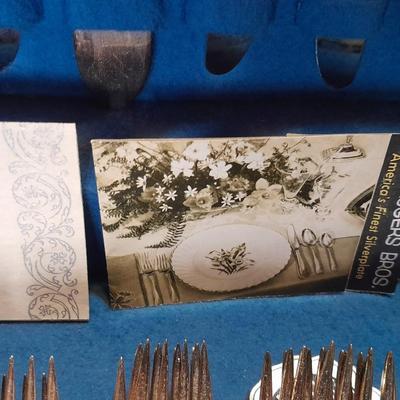 Beautiful Boxed 1847 Rogers Bros. Eternally Yours Flatware set for 8 >> 52 pieces. silverware